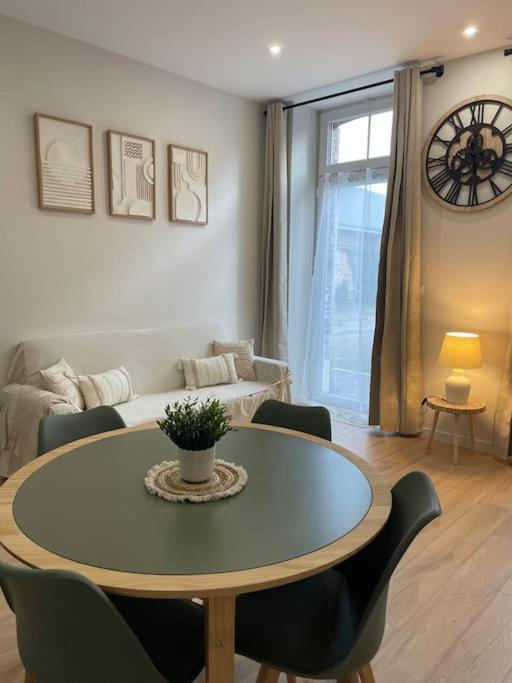 Joli Appartement Avec Parking - Proche Centre Ville 沙特尔 外观 照片