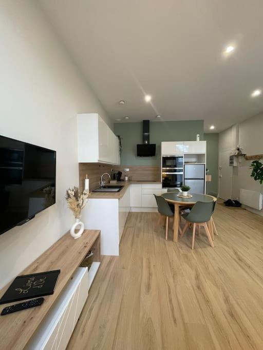 Joli Appartement Avec Parking - Proche Centre Ville 沙特尔 外观 照片