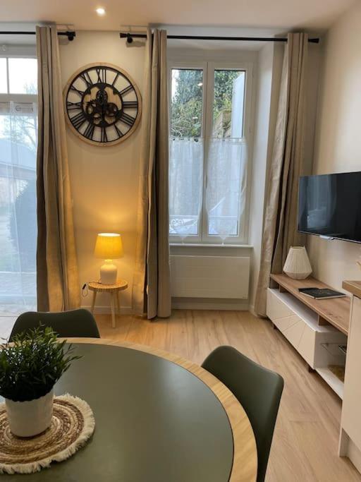Joli Appartement Avec Parking - Proche Centre Ville 沙特尔 外观 照片